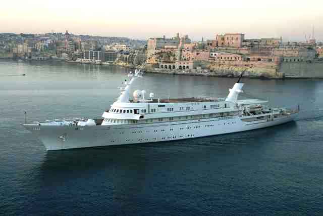 atlantis 2 superyacht